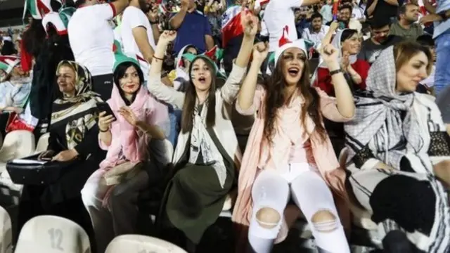 دختران ورزشگاه