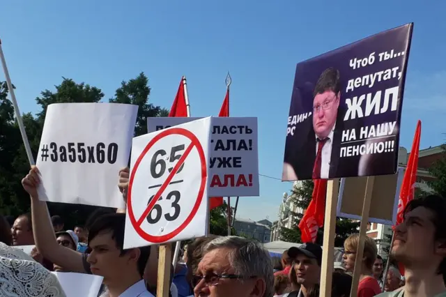 Баннеры с митинга в Новосибирске