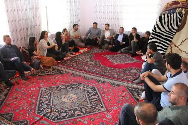 Hakkari, Diyarbakır ve Van barolarının başkanları, Şemdinli'de operasyona çıkan askerler tarafından dövüldükleri iddia edilen çobanları ziyaret etmişlerdi