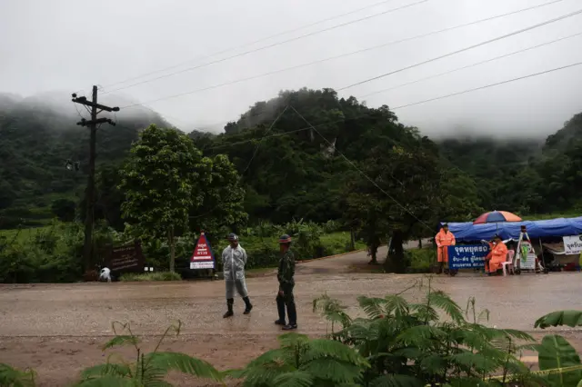 หน้าถ้ำหลวง