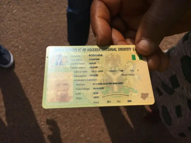 Kaadi idibo atijọ ti Mama mú wa.