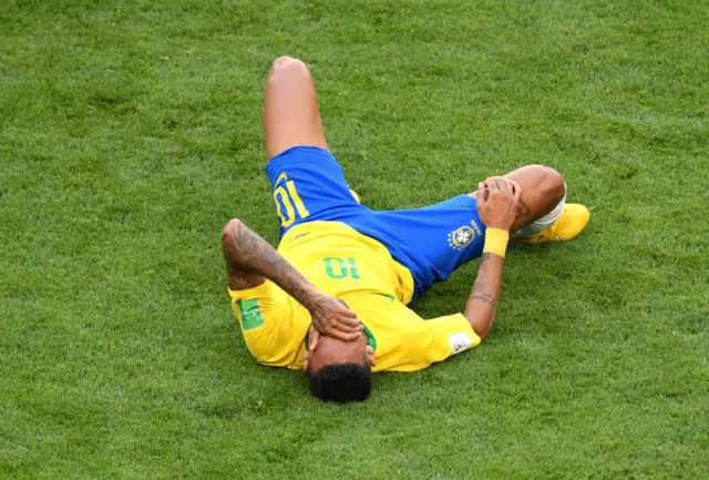 Neymar sakafuni