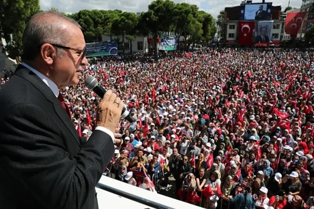 أردوغان مخاطبا حشدا من انصاره