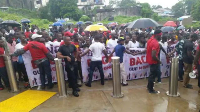 Dadweynaha waxay dibadbaxyo ka dhigayeen agagaarka safaaradda Mareykanka uu ku leeyahay Liberia