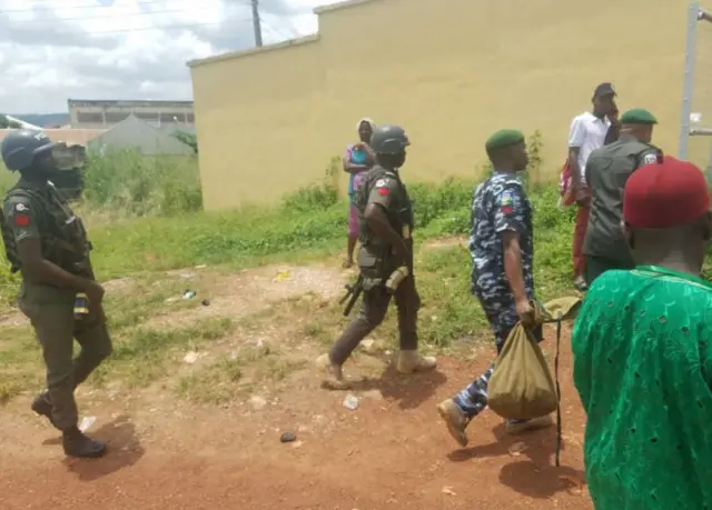 Cikin wadanda suka tseren ma har da jami'an tsaro