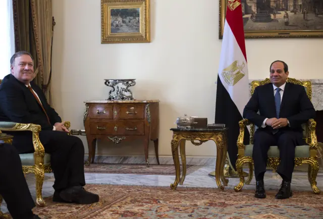 بومبيو خلال لقائه الرئيس المصري عبد الفتاح السيسي اليوم في القاهرة.