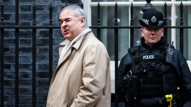 Джеффри Кокс - главный юрист правительства