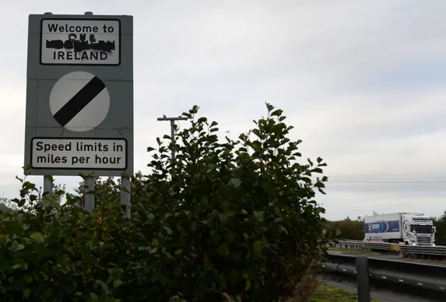 Граница в Ирландии - камень преткновения в спорах о вариантах “брексита”