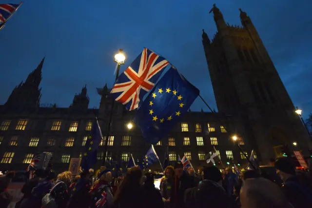 Тем временем стемнело