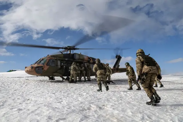 helikoptere binen askerler