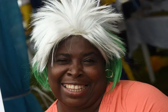 Nnwaanyị na-enwe ọṅụ