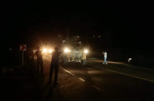 sınıra giden askeri araçlar