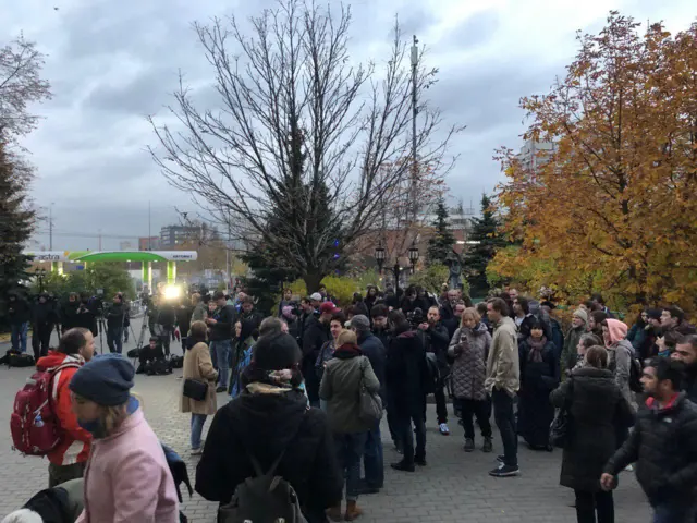 Люди у здания Мосгорсуда
