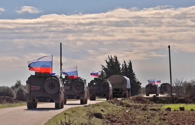 Rus askerleri Menbic'de