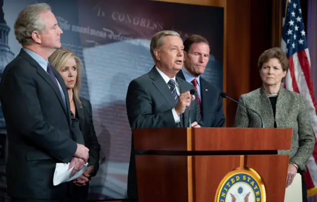 Türkiye'ye yaptırımlarla ilgili basın açıklaması: Senatör Lindsey Graham, Senatör Chris Van Hollen