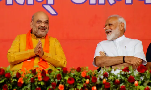 નરેન્દ્ર મોદી તથા અમિત શાહની તસવીર