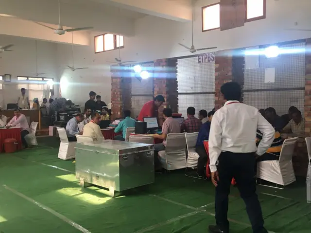 मतदान केंद्र