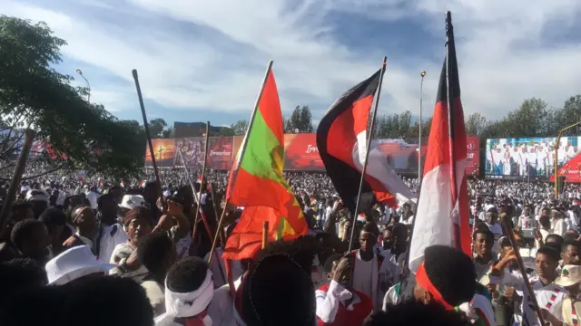 Hirmaattotni alaabaa garaagaraa qabatanii