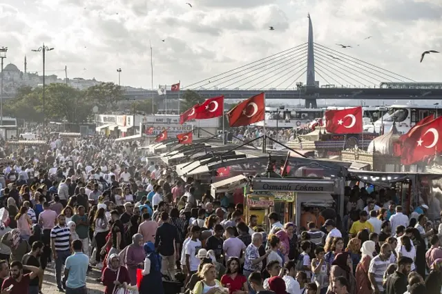 Eminönü'ndeki balık ekmek tekneleri