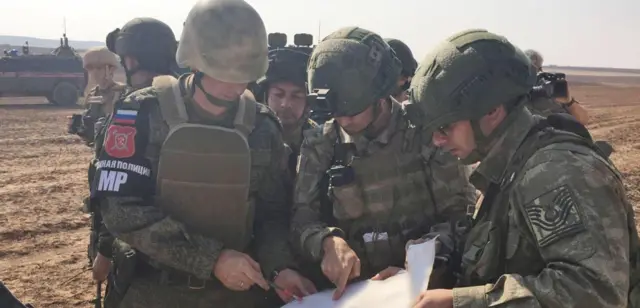 Türk ve Rus askerleri