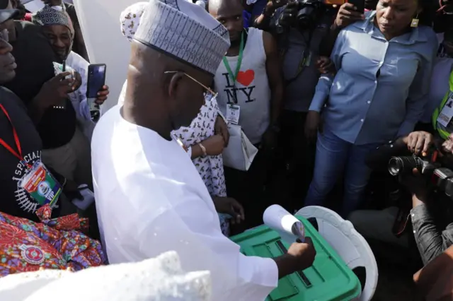 Yahaya Bello dey vote