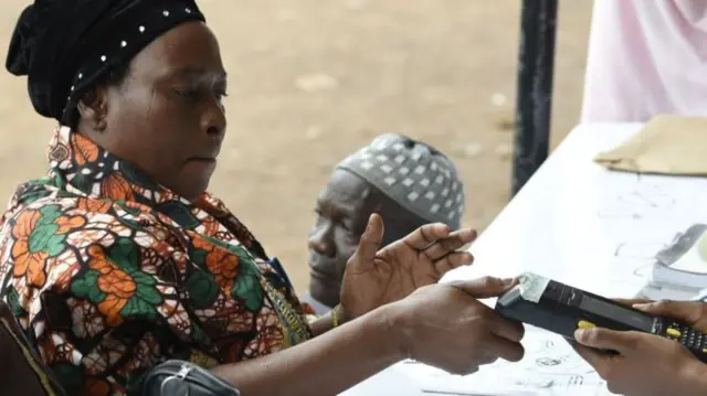 Woman dey vote