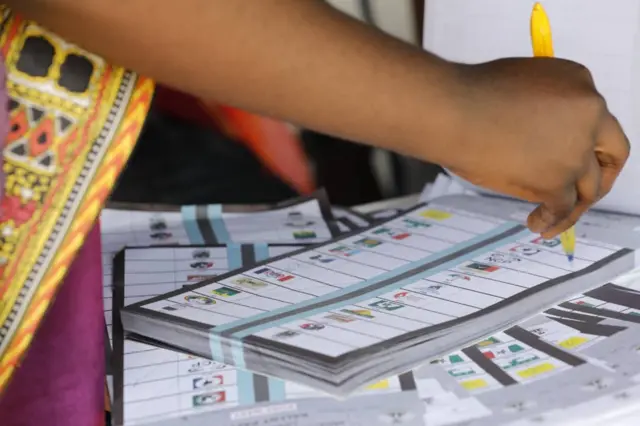 INEC officials strike out ballot papers wey dem no use.