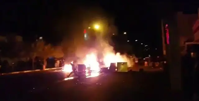 صحنه ای از اعتراضات شب گذشته در حیدرآباد کرج