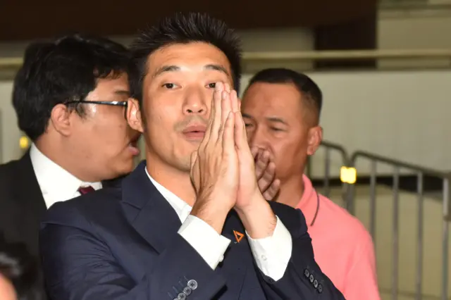 ธนาธร จึงรุ่งเรืองกิจ