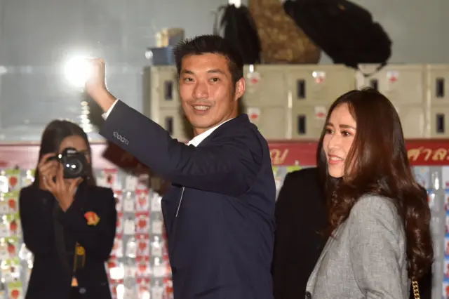 ธนาธร จึงรุ่งเรืองกิจ