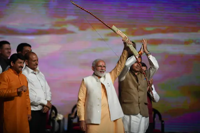 नरेंद्र मोदी