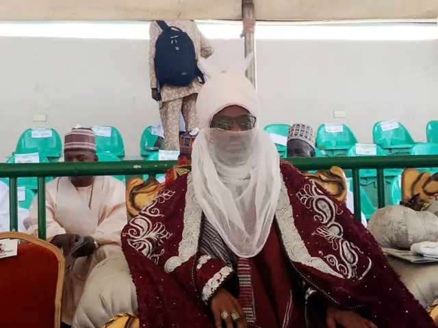 Sarki Sanusi a zaune