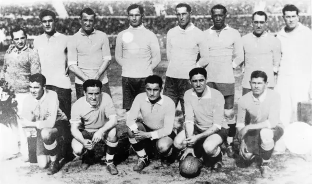 منتخب أوروغواي الذي فاز بأول كأس عالم في التاريخ عام 1930