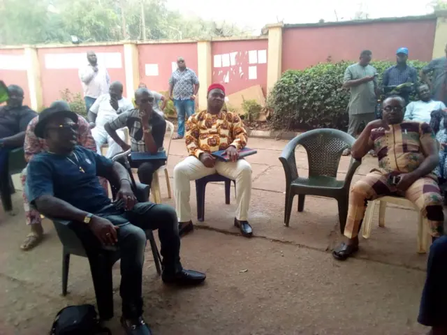 Ndị nọ ala na-eche