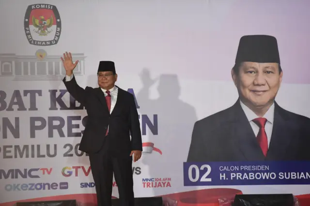 Capres nomor urut 02 Prabowo Subianto tiba untuk mengikuti debat capres 2019 putaran kedua di Hotel Sultan, Jakarta, Minggu (17/2/2019).