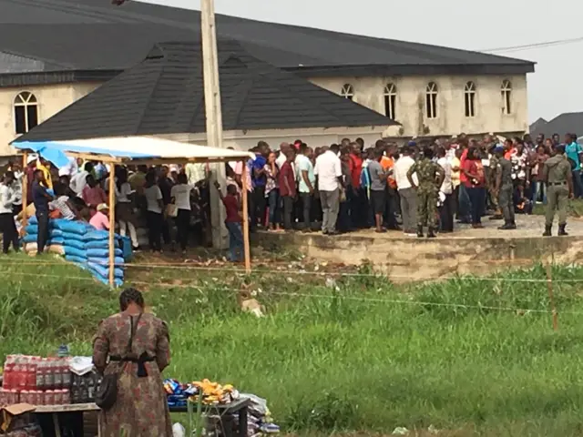 Pipo full Bayelsa INEC office gate