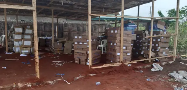 Dis materials for Edo dem leave am for wet ground.