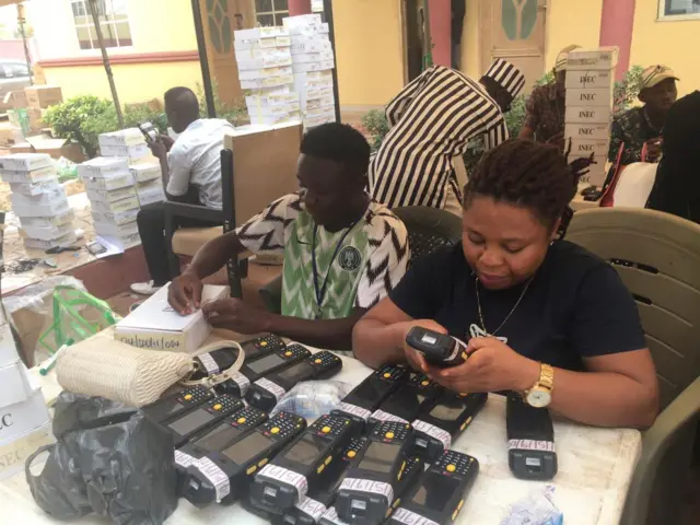 Igwe ntuliaka a na-akpọ card reader