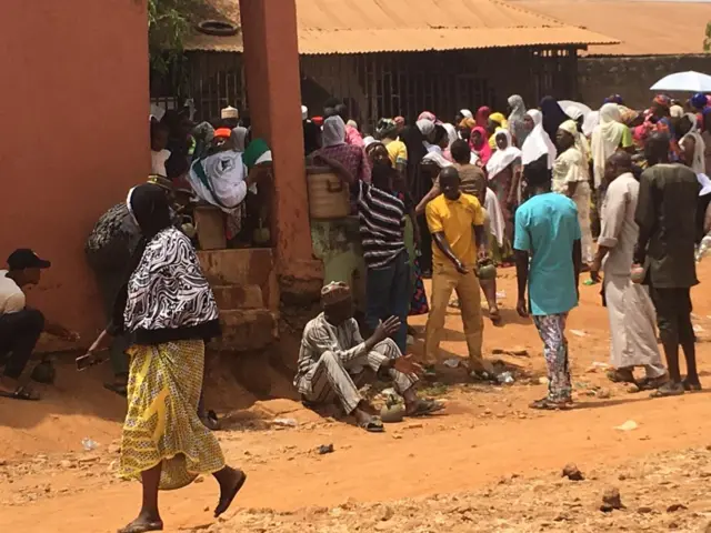 Awọn janduku kan da agọ idibo ru