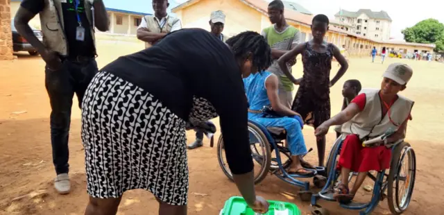 Ndị mbinye aka