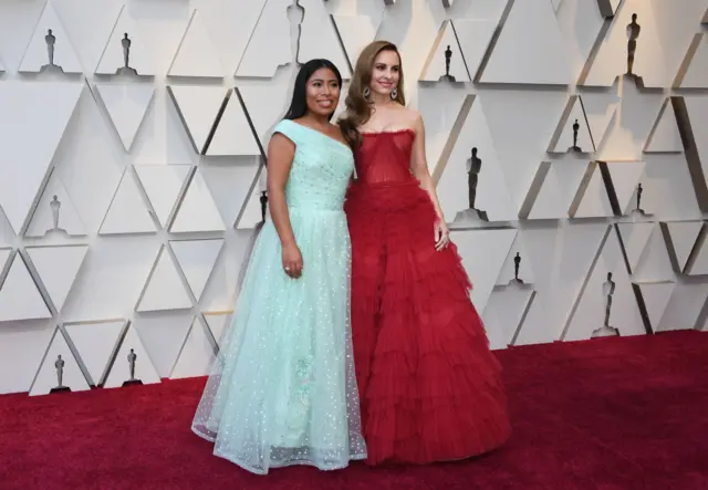 En iyi film dalında aday olan Roma filminin oyuncuları. En iyi kadın oyuncu dalında aday olan Yalitza Aparicio ve en iyi yardımcı kadın oyuncu dalında aday olan Marina de Tavira.