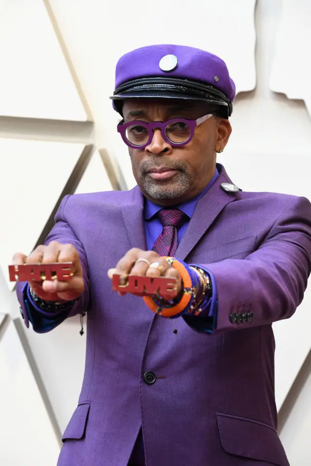 BlacKkKlansman'ın yönetmeni Spike Lee, filmin senaryosunun da yazarı.