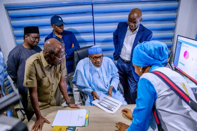 Aarẹ Buhari atawọn oṣiṣẹ ileeṣẹ ipolongo idibo rẹ