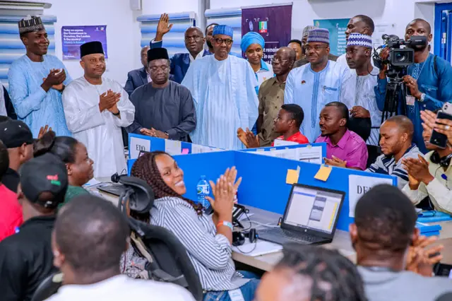Aarẹ Buhari atawọn oṣiṣẹ ileeṣẹ ipolongo idibo rẹ