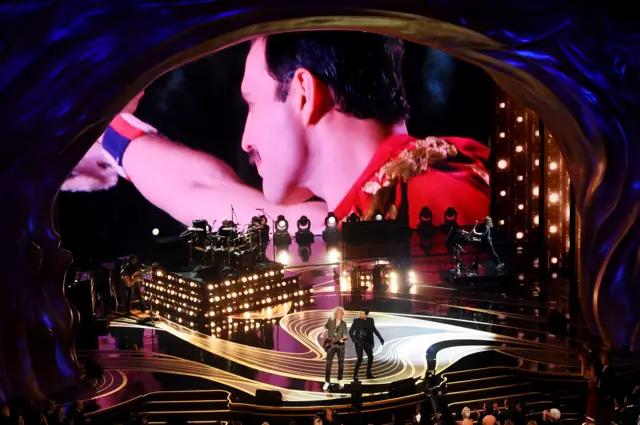 Freddie Mercury ve Queen bu Oscar gecesinin ilk büyük onur konuğu oldu
