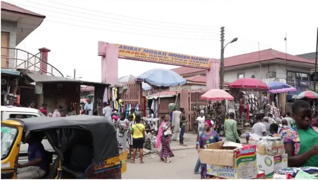 Ahịa Oshodi,Legọs