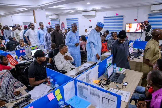 Buhari inside APC Situation room for Abuja