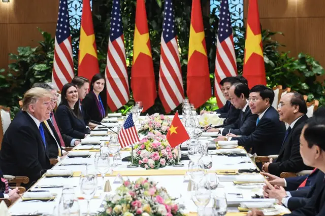 Tổng thống Trump hội đàm với Thủ tướng Nguyễn Xuân Phúc cùng các giới chức hai nước