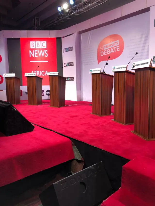 Stage don set