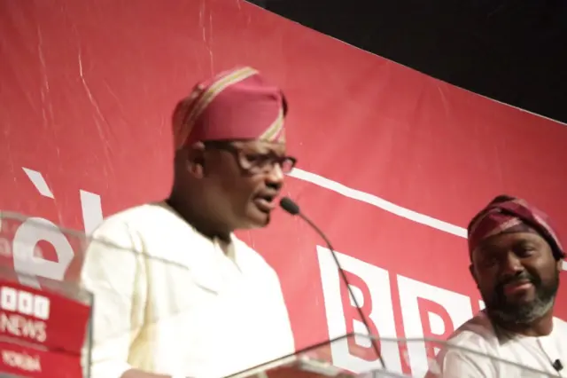 Isiaka ati Ogunbanjo lori itage